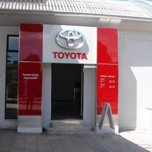 Uređenje izložbenog i uredskog prostora za potrebe prodajno - izložbenog salona Toyota vozila u Puli.